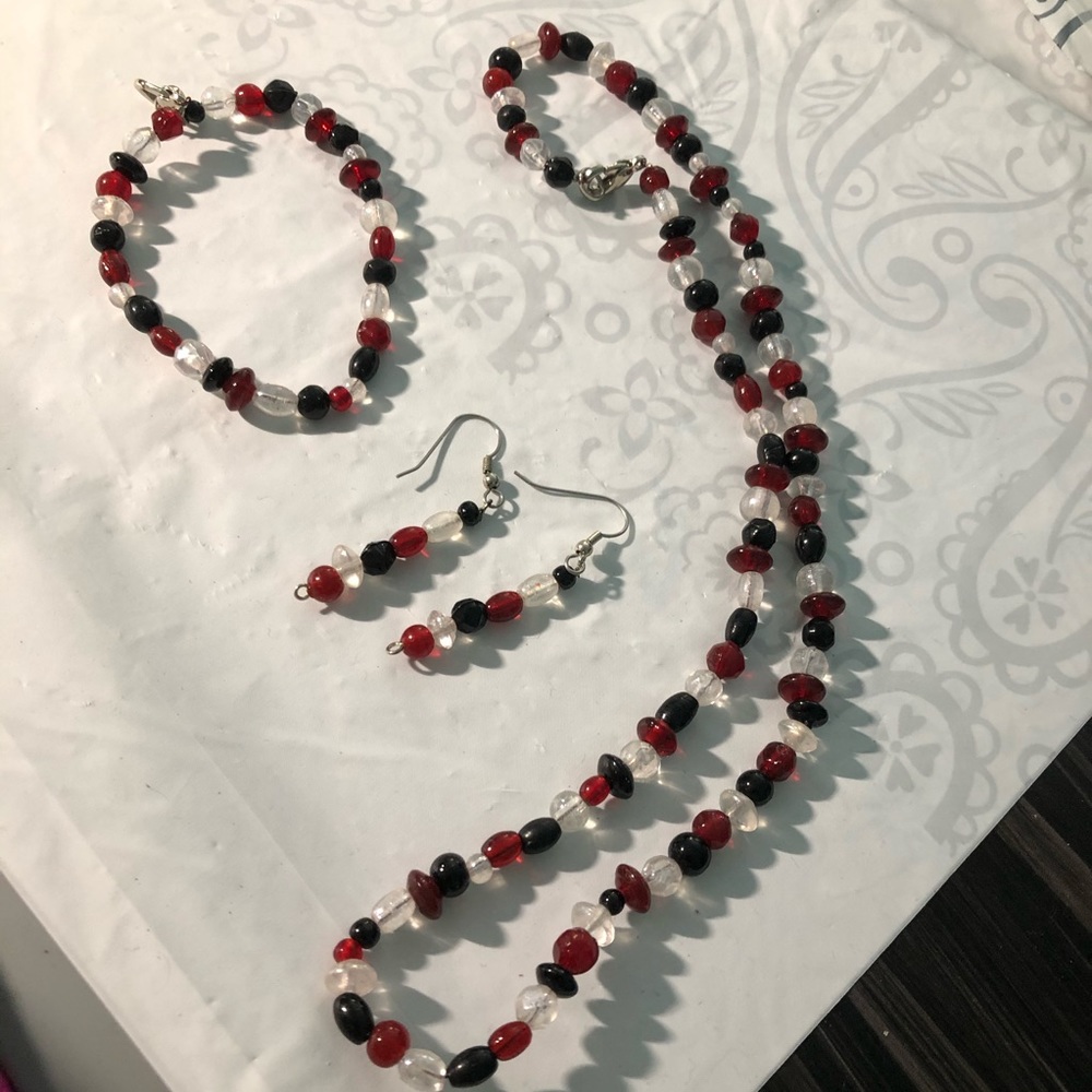 Handmade-earrings-necklace-bracelet